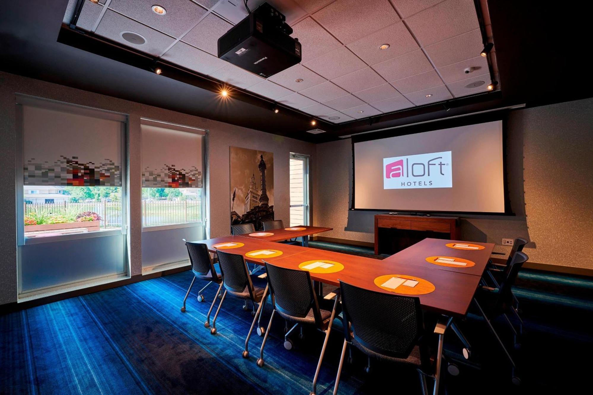 Отель Aloft Cleveland Airport Норт-Олмстед Экстерьер фото