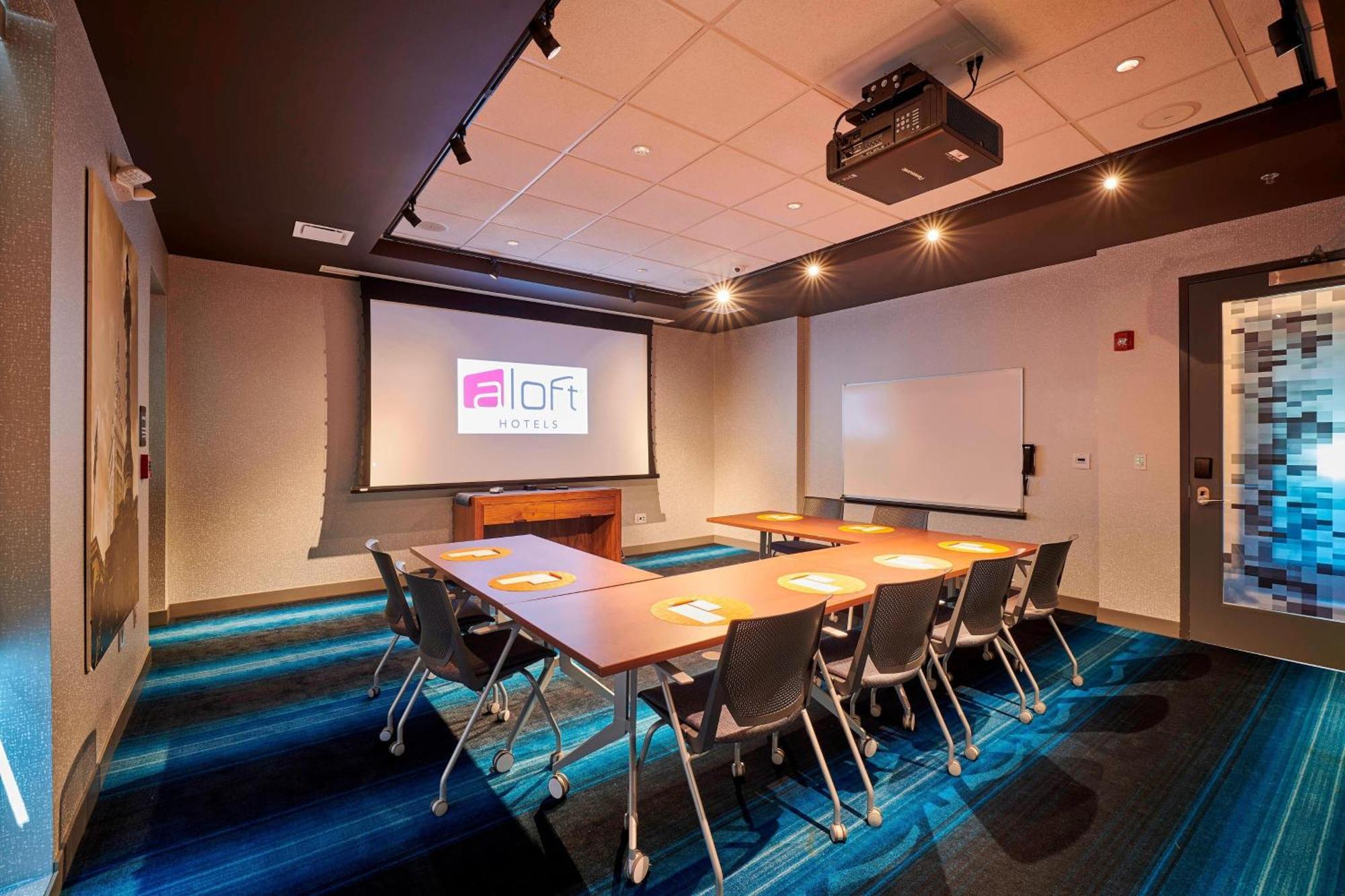 Отель Aloft Cleveland Airport Норт-Олмстед Экстерьер фото