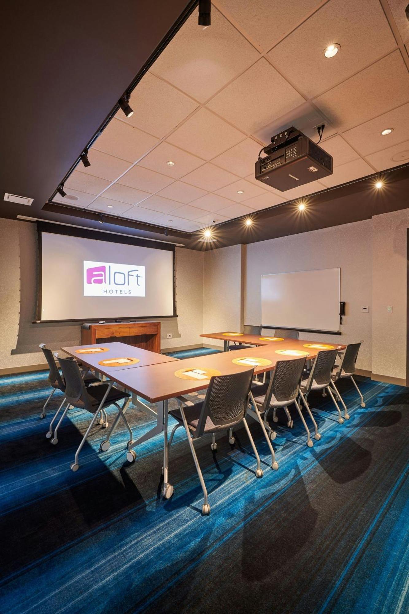 Отель Aloft Cleveland Airport Норт-Олмстед Экстерьер фото